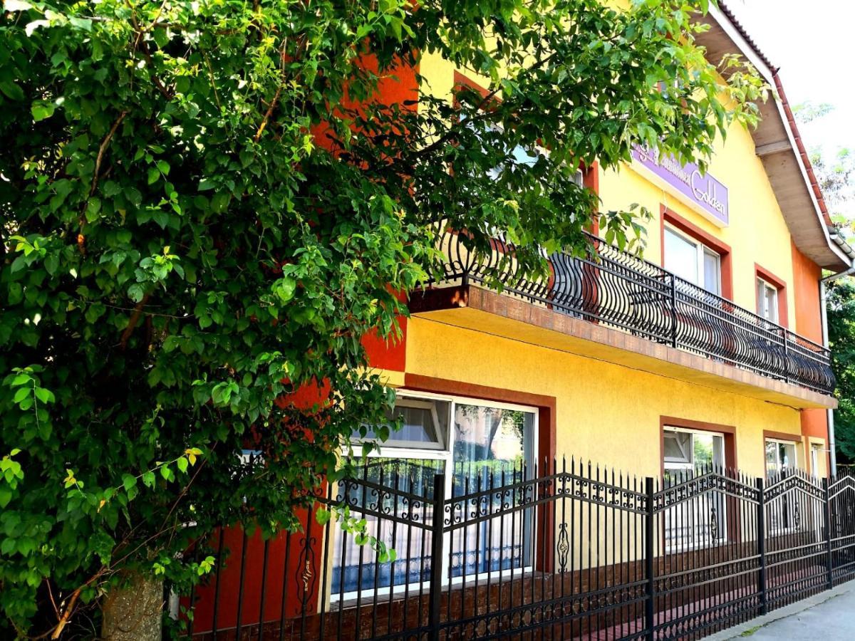 Golden Pension Târgu Jiu Esterno foto