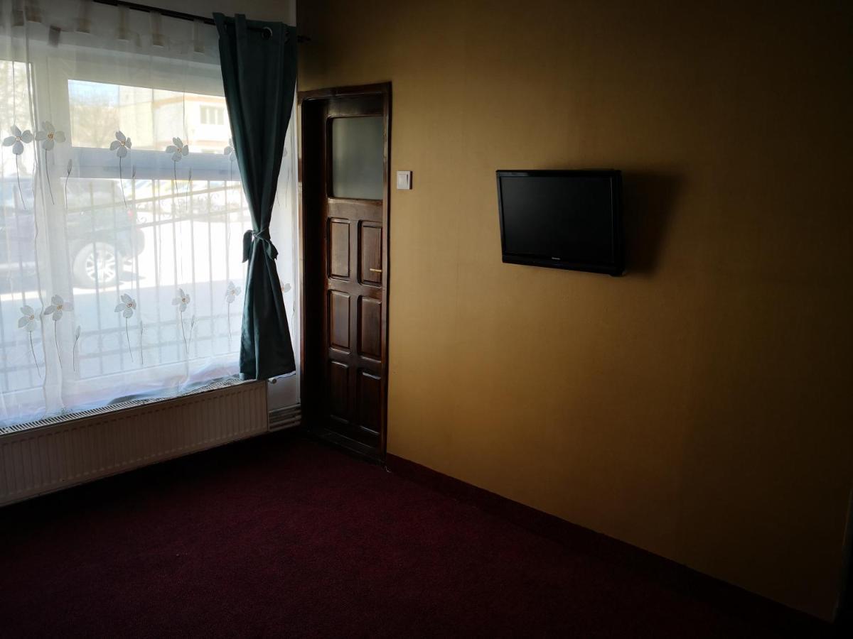 Golden Pension Târgu Jiu Esterno foto