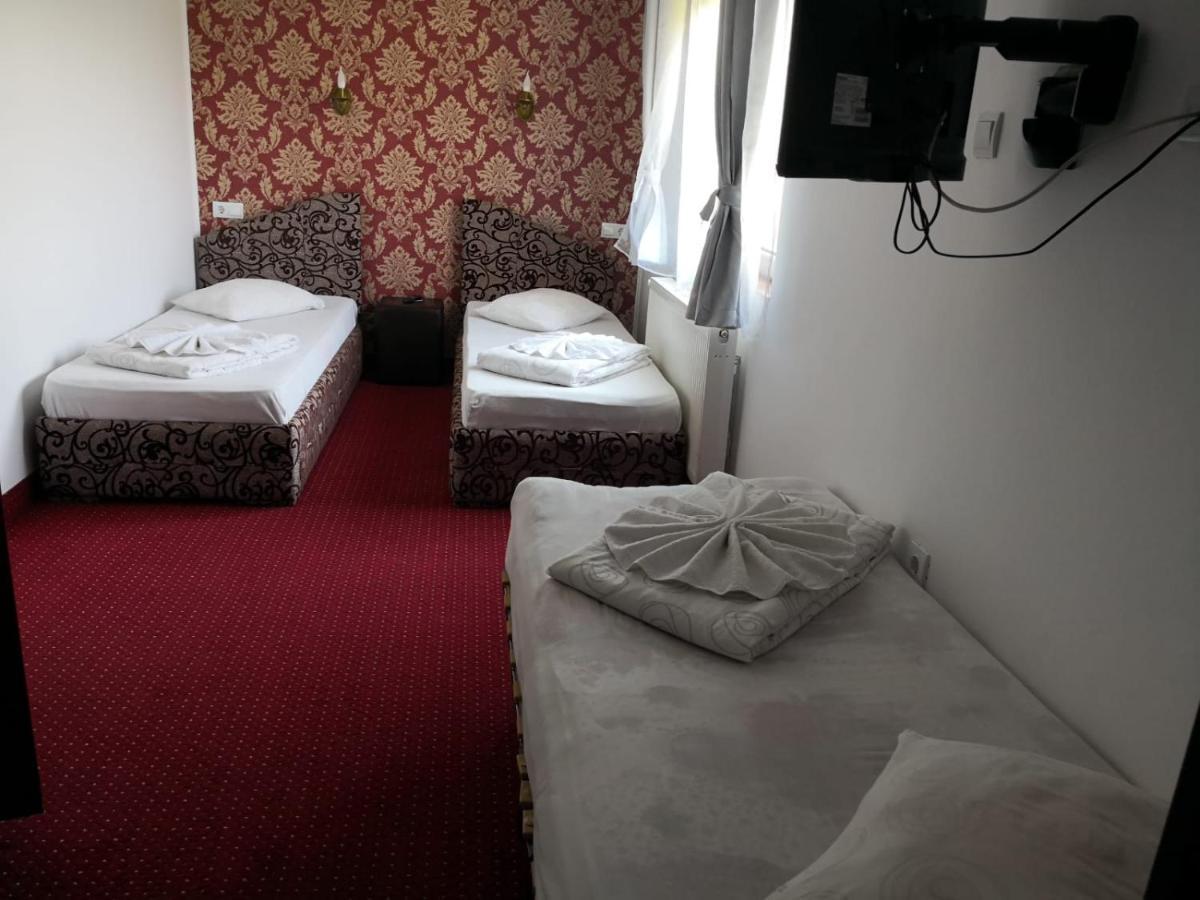 Golden Pension Târgu Jiu Esterno foto
