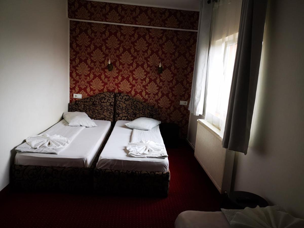 Golden Pension Târgu Jiu Esterno foto